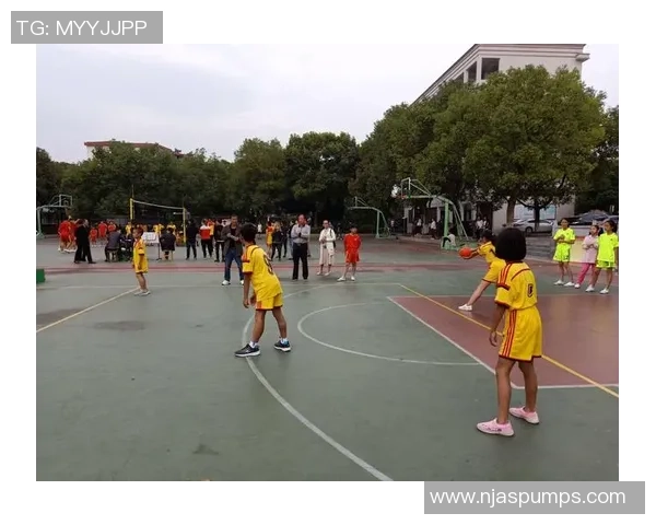 足球小球星如何通过精湛过人技巧在比赛中创造惊艳时刻提升个人魅力